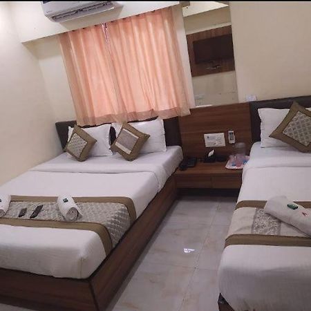 Hotel Central Park Ulhasnagar Bagian luar foto