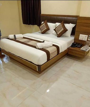 Hotel Central Park Ulhasnagar Bagian luar foto
