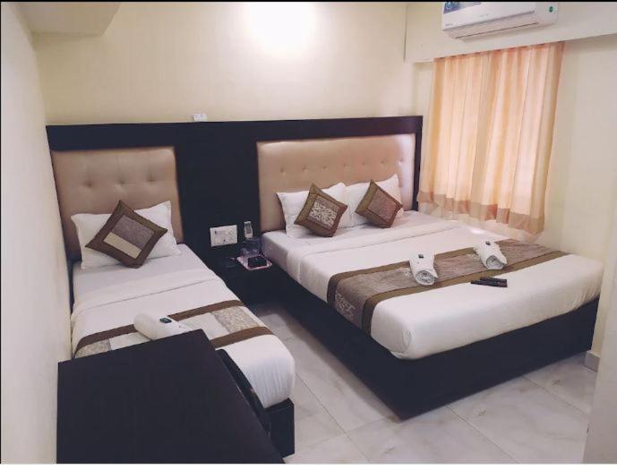 Hotel Central Park Ulhasnagar Bagian luar foto